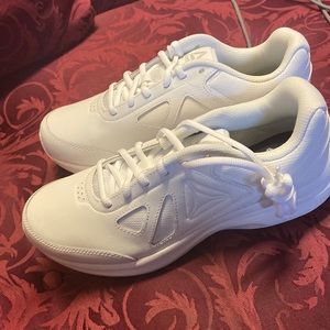 Reebok walk ultra 6 dmx max white 7.5 sneakers never worn great condition
